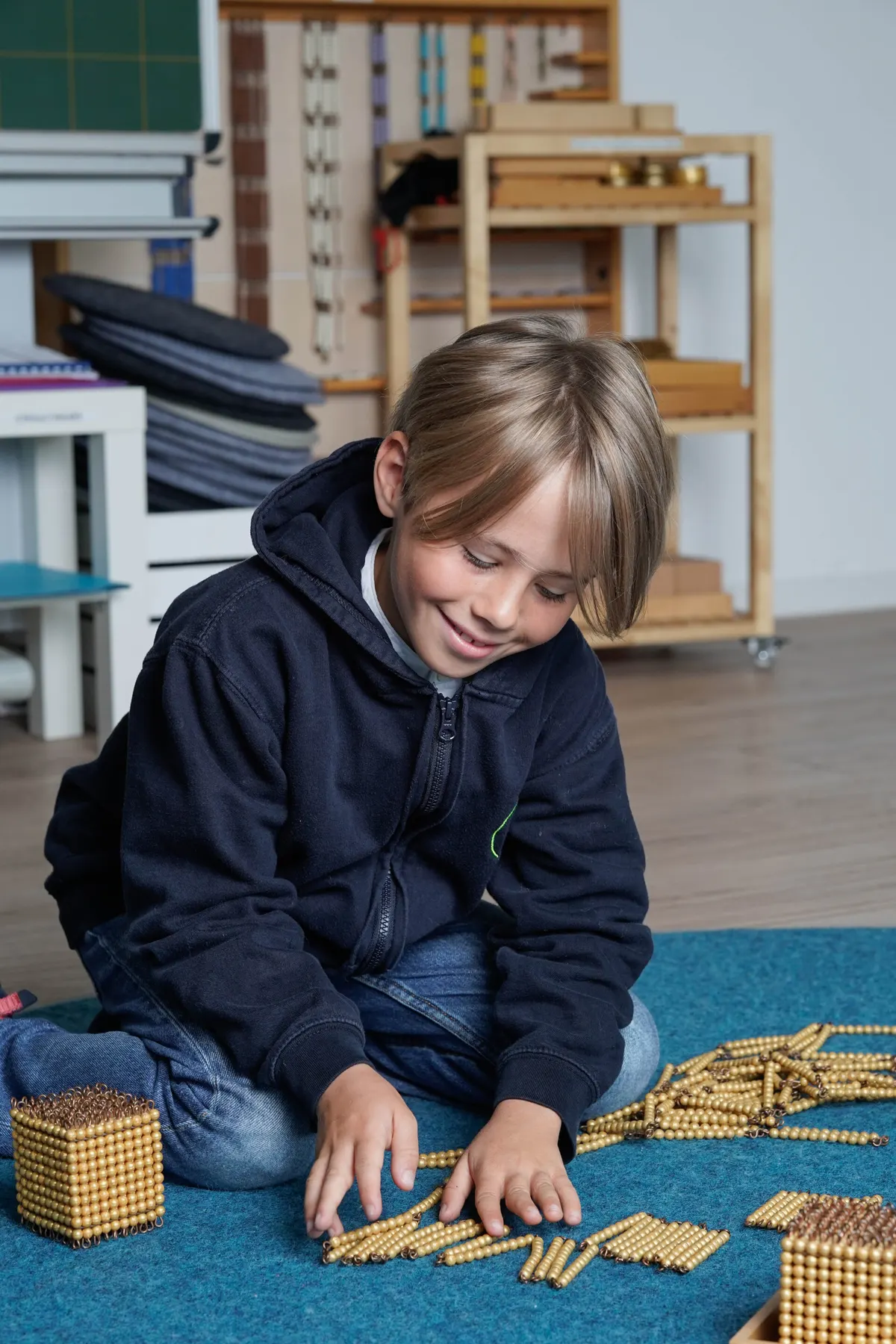 Arbeit mit Montessori-Perlenmaterial